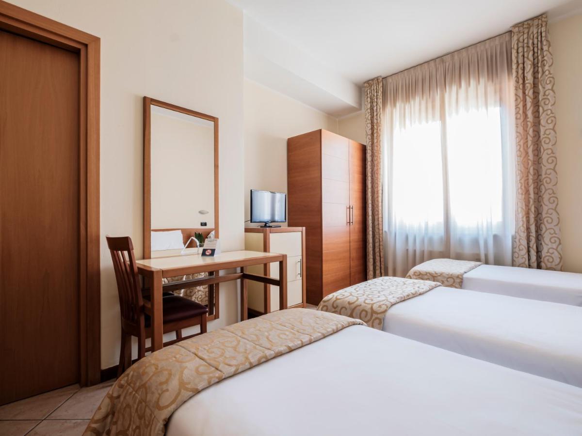 Hotel Lory ฟอร์ลี ภายนอก รูปภาพ
