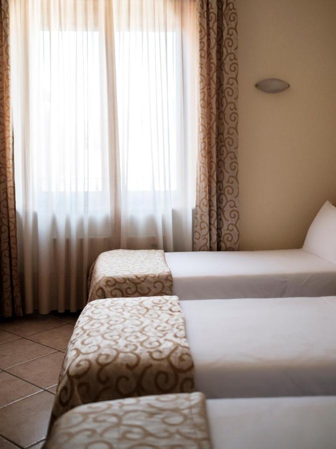 Hotel Lory ฟอร์ลี ภายนอก รูปภาพ