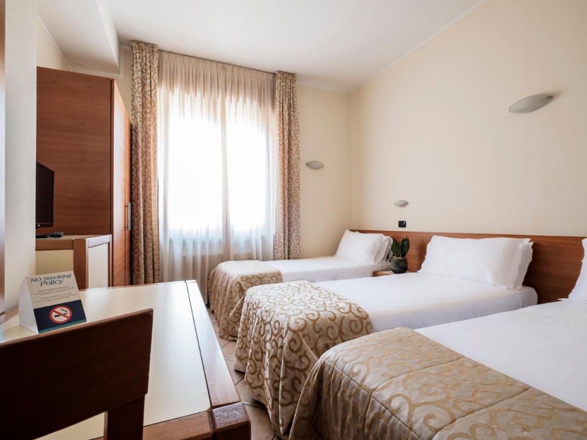 Hotel Lory ฟอร์ลี ภายนอก รูปภาพ