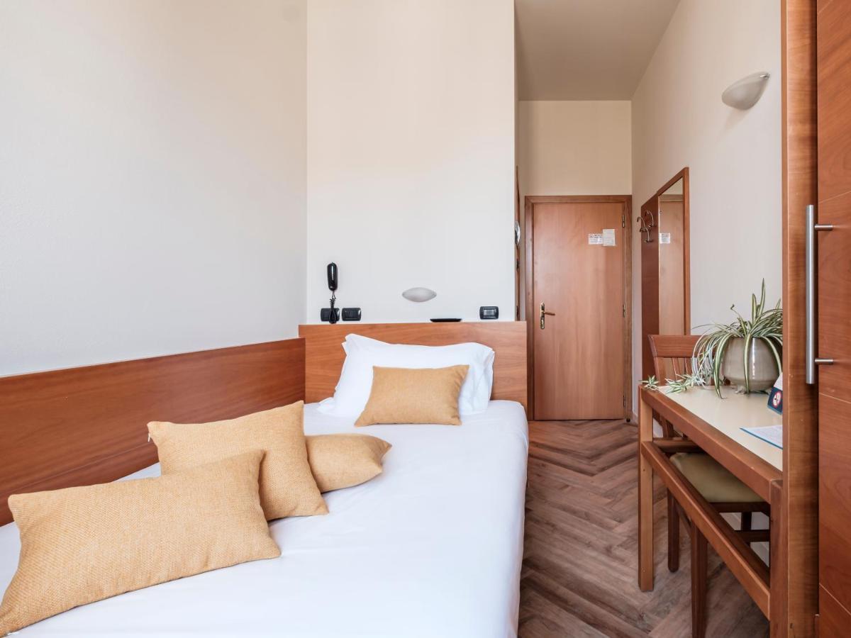 Hotel Lory ฟอร์ลี ภายนอก รูปภาพ